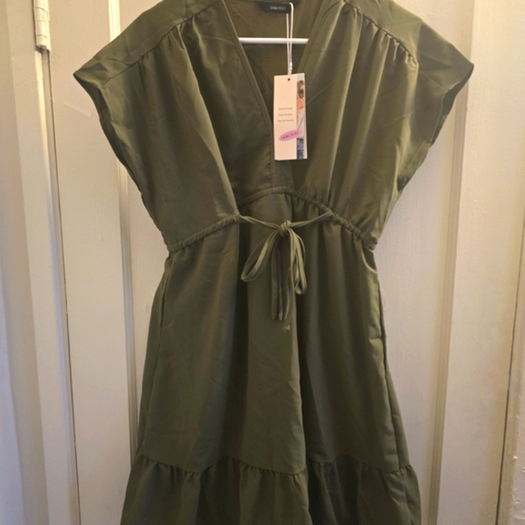NWT! Dokotoo Super Cute Olive Green V-Neck Dress! Beatiful Tie Waist and Ruffles - Picture 2 of 6